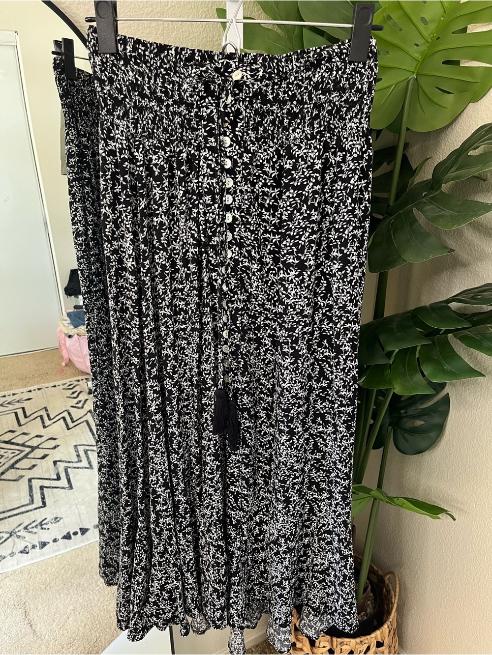 🖤 Rachel Zoe Black & White Floral Smocked Maxi Skirt S